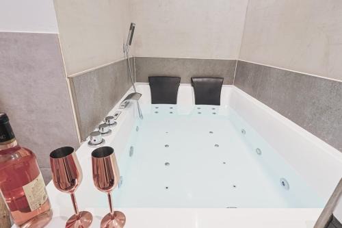 LES BULLES DE MONA - Alcove - Spa - Clim