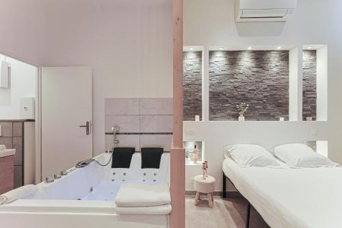 LES BULLES DE MONA - Lola - Spa - Clim