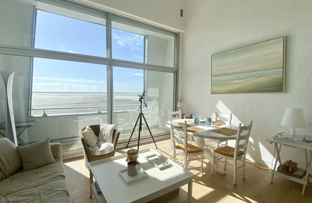Les Pieds dans l'Eau, bay view for 6 people