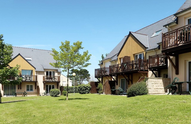 Les Roches Douvres 36X by Interhome