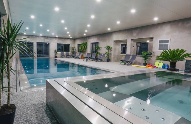 Les SOURCES Comfort Panoramic terrace, SPA, Swimming pool, Fishing pond, Jacuzzi.