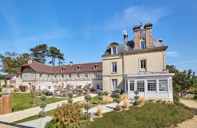 Les Villas d'Arromanches, Teritoria