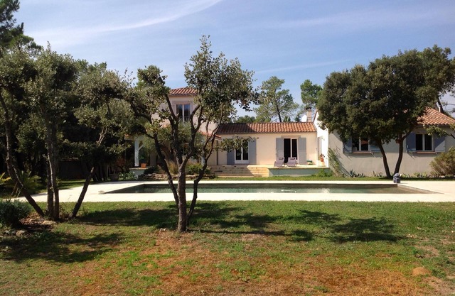 Lesmaisonsdevalerie. House 4 km from Uzès in Saint-Quentin-la-Poterie.