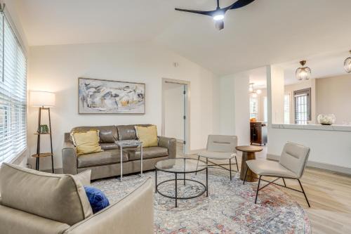Less Than 1 Mi to Main St and Amphitheater Woodstock Home!