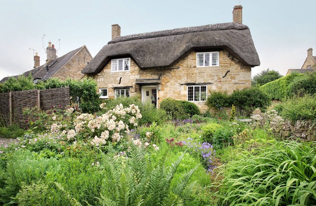 Letterbox Cottage - a Cotswold cottage that sleeps 4 guests in 2 bedrooms