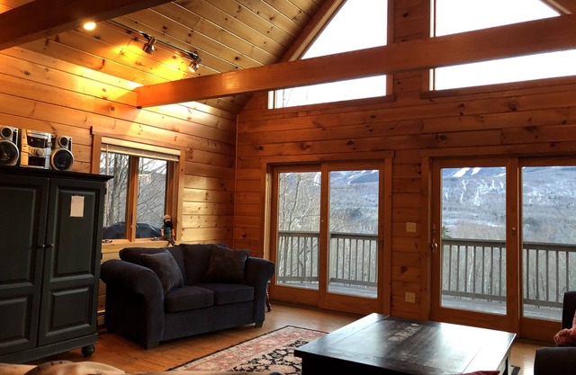 Lg Cabin w/ski Mtn views; Family friendly to enjoy all four seasons.