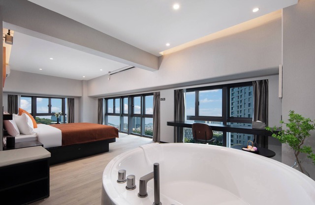 LIAHOTEL