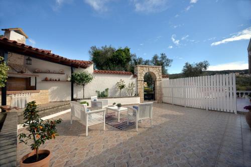 Liapades Cottage House