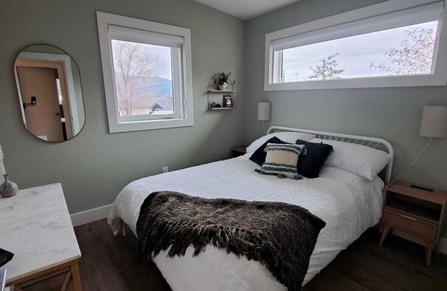 Licensed: New build carriage house close to hiking, biking, beaches and wineries