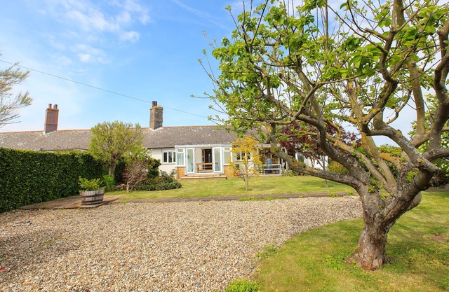 Light and modern coastal comfort - Coastguard Cottage, Ramsgate, Pegwell Bay