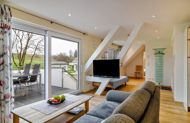 Light-Flooded Holiday Apartment “Haus Eiche” close to Lake Constance with Wi-Fi, Balcony & Garden; Parking Available