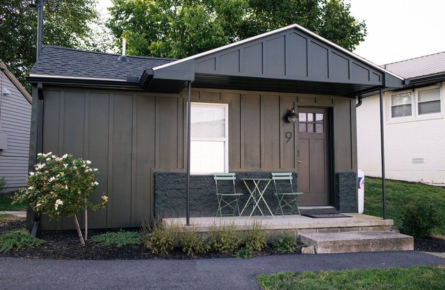 Lily Pad - Tiny Home at Mane & Co./Free Parking