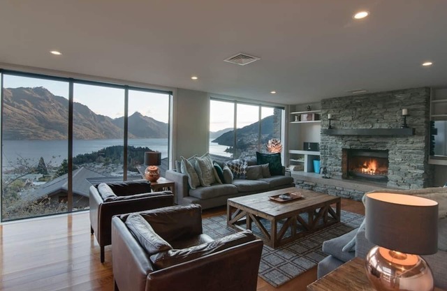 Limerick Lane | Lake Views, BBQ, Fireplace, A/C