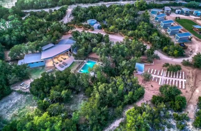 Liney Moon: Hill Country Retreat with Pool, Hiking Trail, Volleyball, Sleeps 60