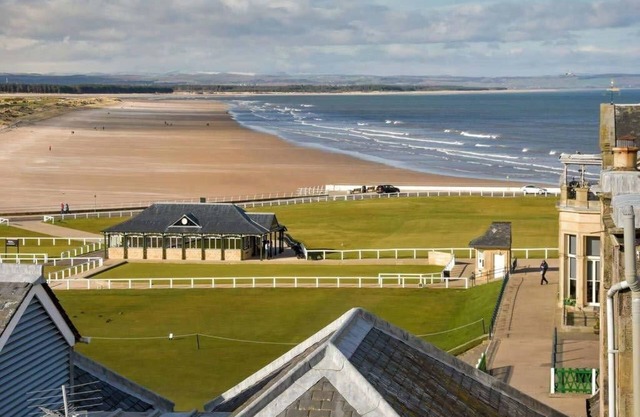 Links View, Golf Place - a townhouse that sleeps 8 guests in 4 bedrooms