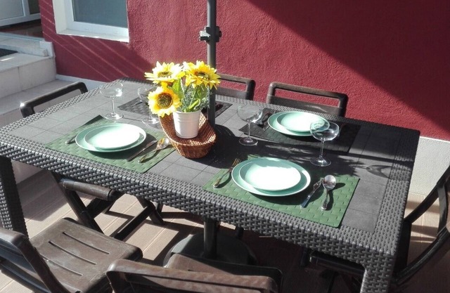 Lisbon Beach Apartments 1.500-metre beach, terrace-barbecue, pets welcome.