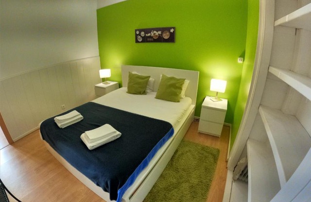 Lisbon T2 apartment in typical villa in Sapadores Lisbon