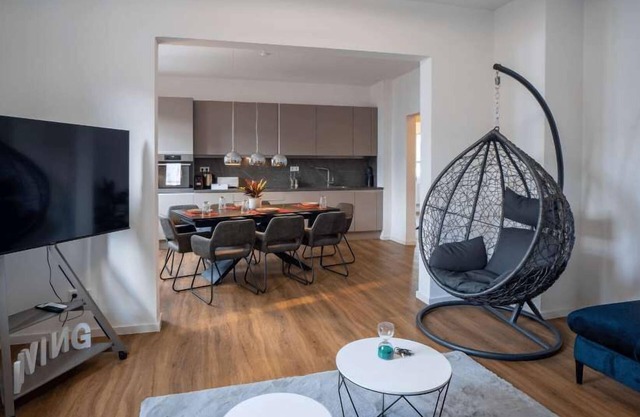 LiT LiVING: Luxus |Box SprIng| Netflix |Maisonette
