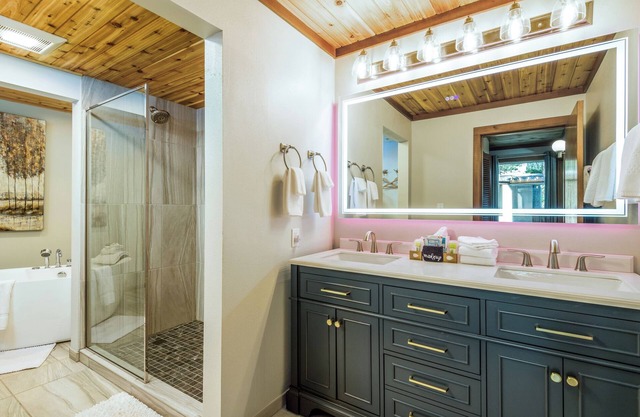 Little Creek Cove Beachfront Resort