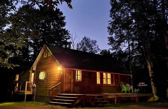 *Little Horn Lodge w/bunk room near Lake Superior centrally located too explore!