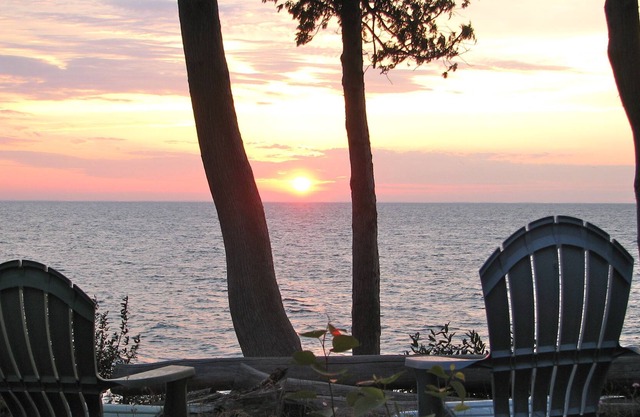 Little House on the Bay---Door County Retro Style Spectacular water views