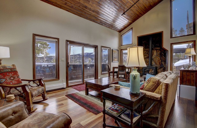 Little Moose Lodge - 4 Bed/3Bath House Tucked in the Mountains W/Hot Tub