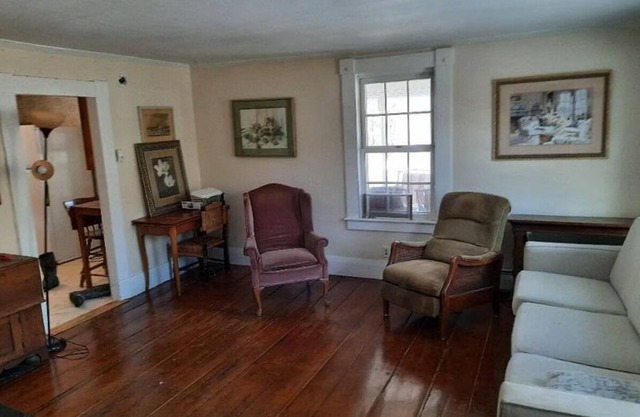 Live the Vermont Life in 1840 Classic Renovated Cape