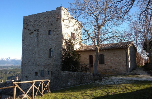 Living in Umbria in the ancient Castle of Morcicchia