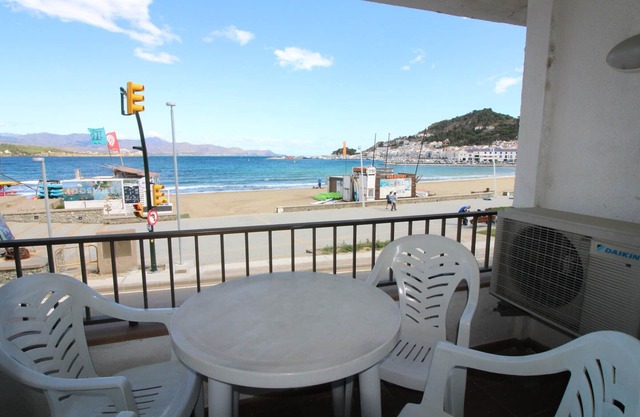 LLANCÀ 8 DAVANT MAR - Apartamento primera línea de mar con fantasticas vistas a Port de la Selva