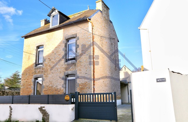 Localise - La Maison Bleue Avec Extérieur Entièrement Clos
