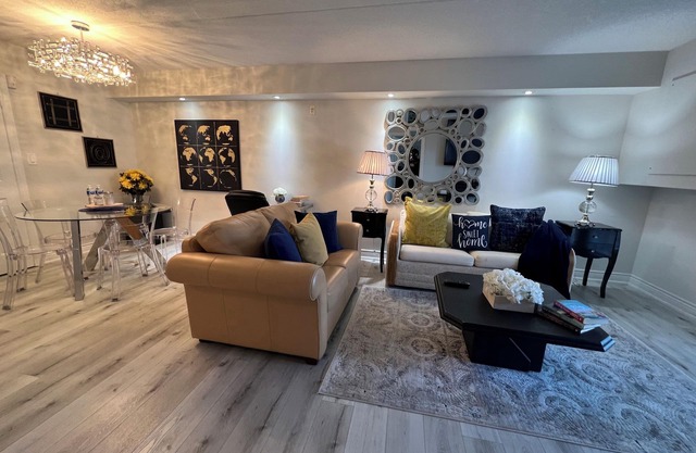 Located on 2nd Floor of Condo, Entire Apt, Free Wifi, Free Parking