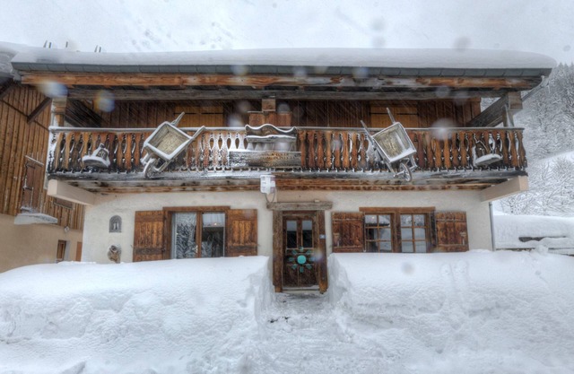 Location Dappartement Dans un Châlet Haut Savoyard à 100 m des Pistes des Gets