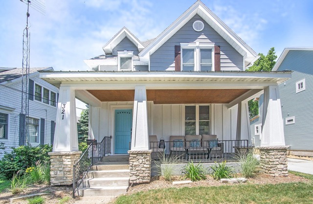 Location, Design, Indoor/Outdoor space, close to town and beach!