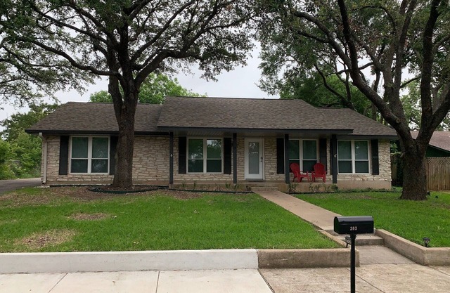 LOCATION- LOCATION- LOCATION- CLEAN 10 Min Walk to DR Round Rock. Austin in 20.