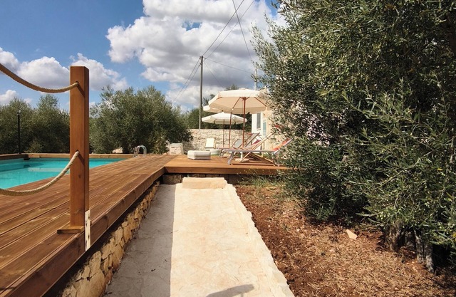LocoMura Cummersa and trullo Locorotondo-Alberobello