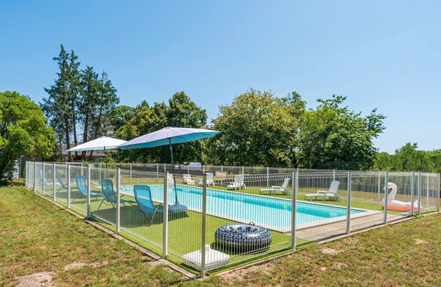 "Lodge 3" with Shared Pool, Private Terrace and Shared Garden