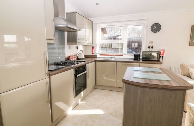 LODGE 9, family friendly, with a garden in Tavistock