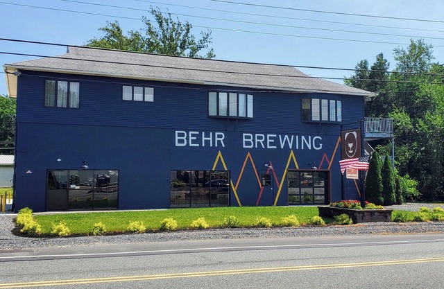 Lodge on top of Behr Brewing. Close to Cape May and Wildwood