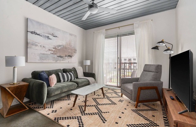 Lodgeur | Bright 1BR loft w/office | Midtown