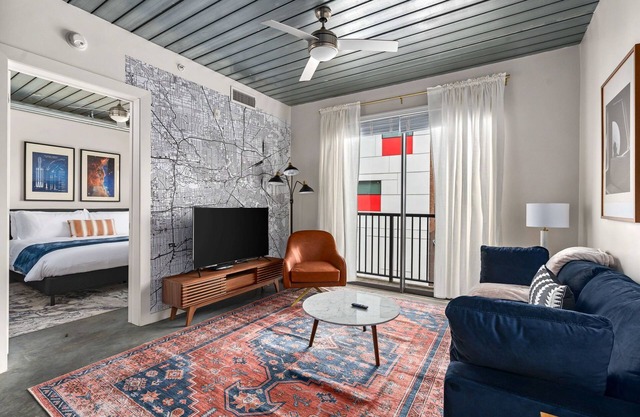 Lodgeur | Trendy 1BR loft w/city vibes | Midtown
