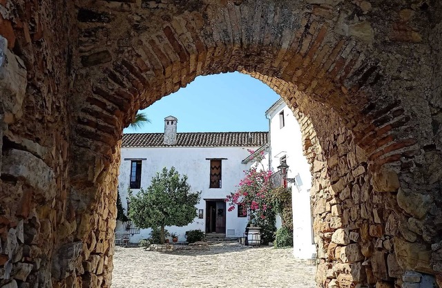 Lodging in a medieval hamlet, a wonderful experience. Restaurant,Info Point.Sl 3