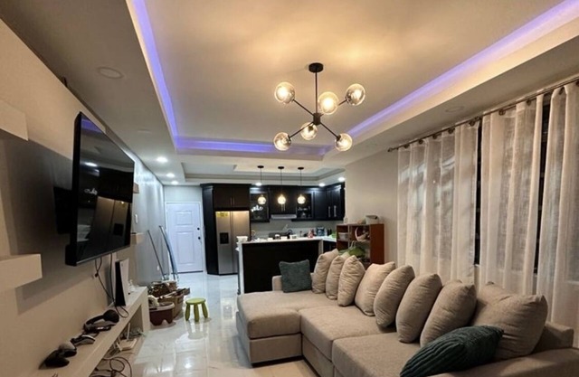 Loft Fully Private & Modern Apt, Stay Includes Free Breakfast, Lunch, & Dinner