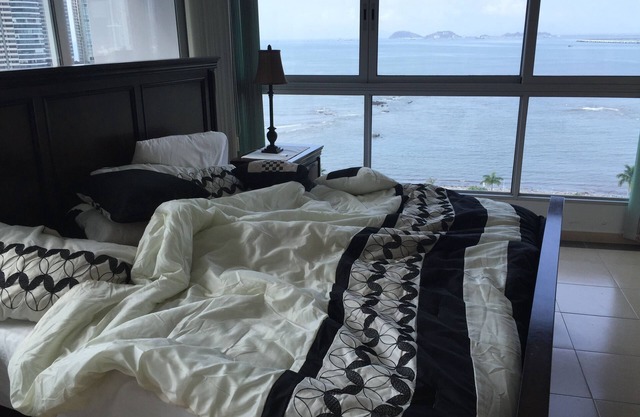 Loft in Grand Bay Tower, Piscina Sauna Gym