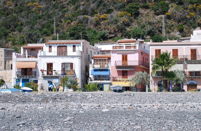 Loft reeds lipari at sea