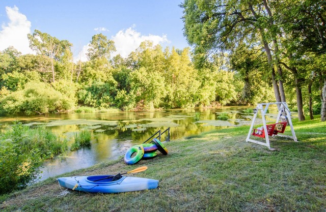 Log Cabin | Guadalupe River | Kayaks | Ping Pong