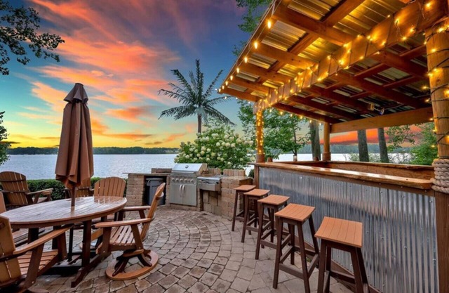 Log Cabin on Private 8 acre ISLAND!