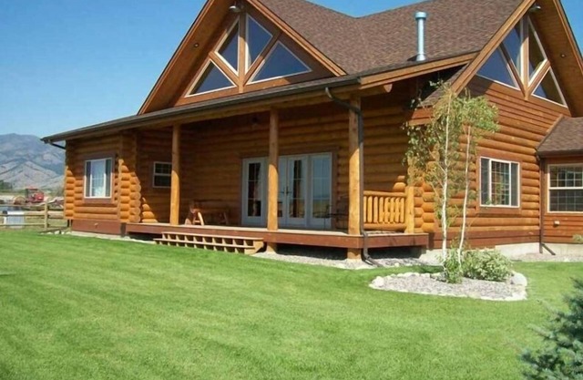Log Home in Beautiful Country Setting - Minutes from Bozeman!