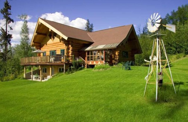 Log Home with view of Denali and aurora, gas fireplace and toasty heated floors!