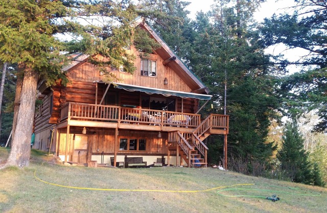 LOG HOUSE ON LITTLE BITTERROOT LAKE