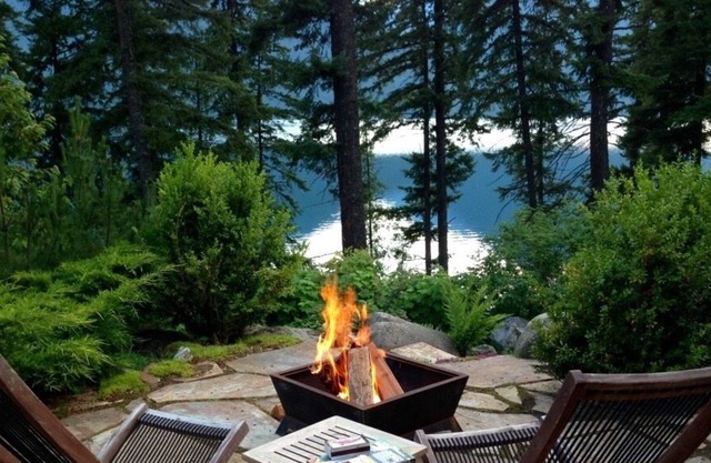 Loki's Lodge - Private and fully appointed cabin on Slocan Lake, West Kootenays